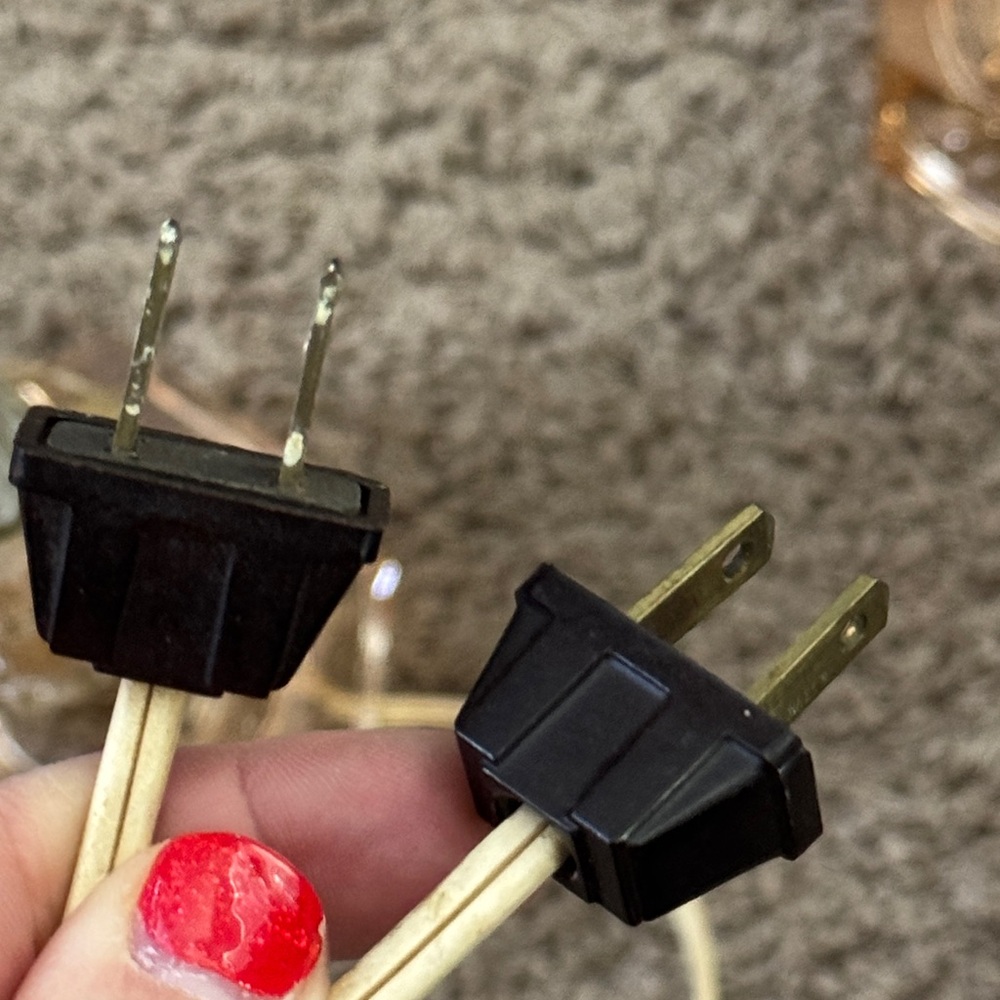 Set of 2 Vintage Glass Boudoir Lamps – 15” Tall - Picture 5 of 17